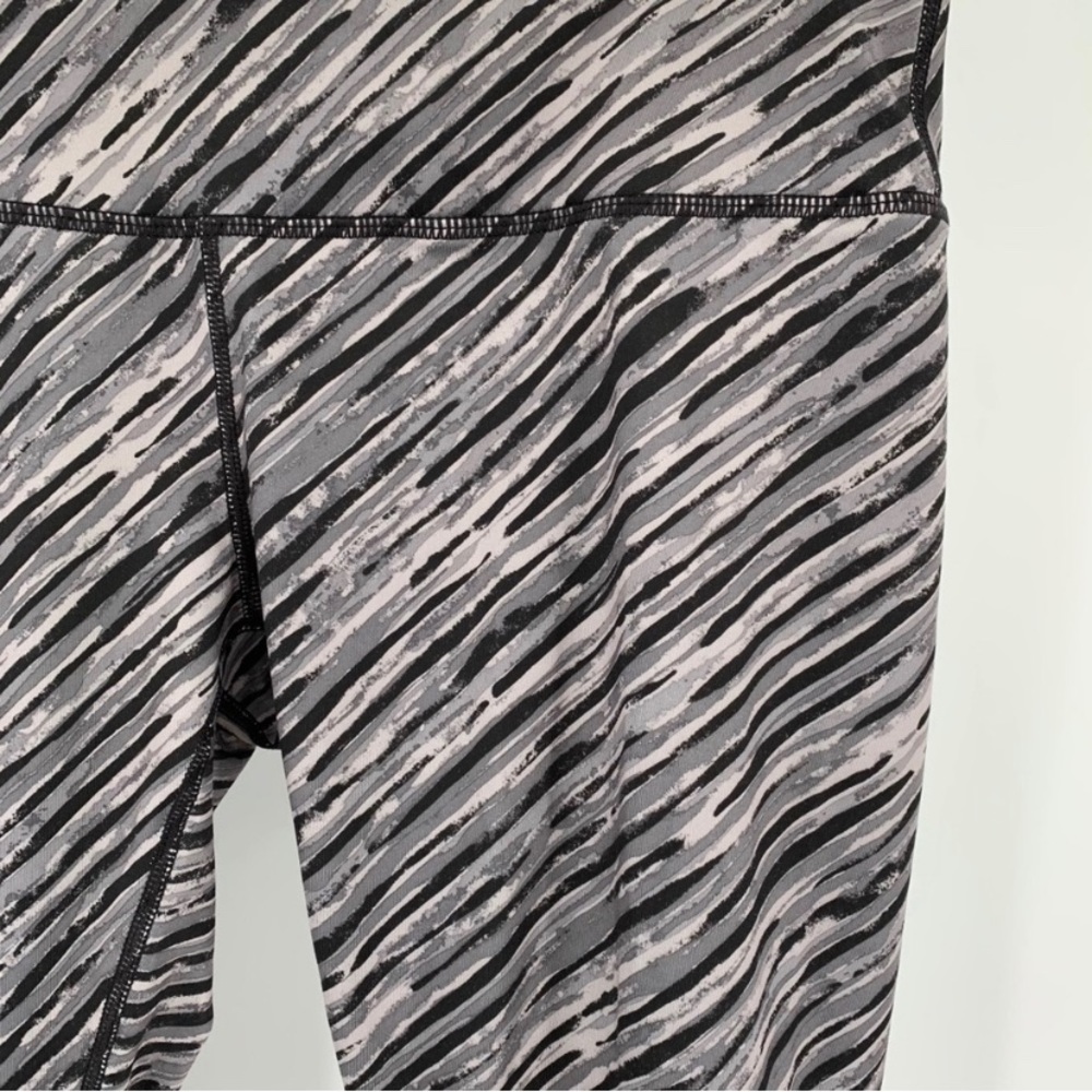 Reebok Black & Gray Crop Capri Leggings - Picture 2 of 5